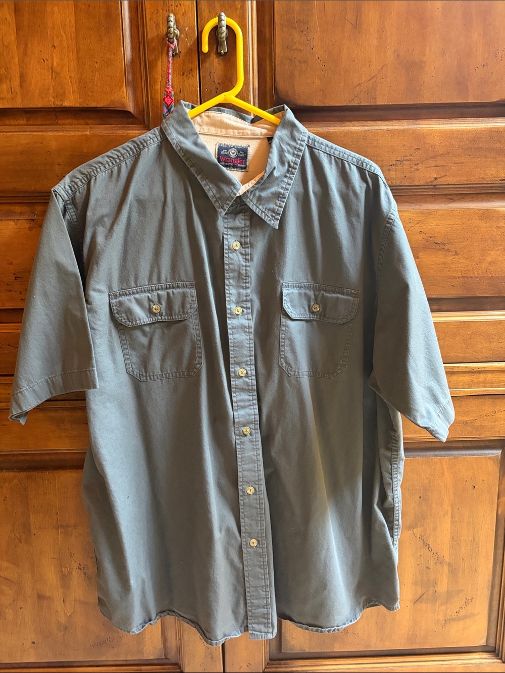 Wrangler Short Sleeve Button-Down Shirt in Olive